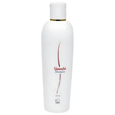 Botella de Shampoo Ganozhi de DXN junto al hongo Ganoderma, la fórmula natural para un cuero cabelludo nutrido y un cabello saludable.